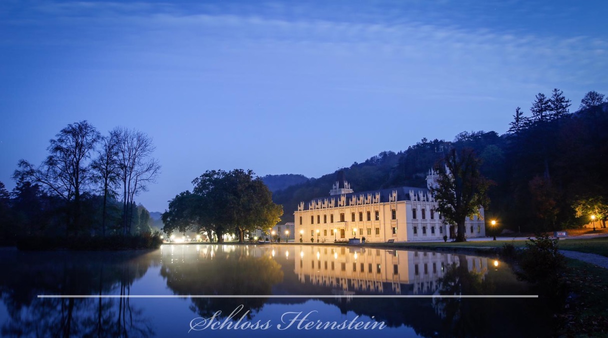 Schloss Hernstein – Advent, Advent ein Lichtlein brennt…