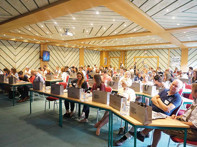 Seminarhotel News aus Schladming, viele Teilnehmer beim Vortrag im Seminarraum des Hotels Pichlmayrgut