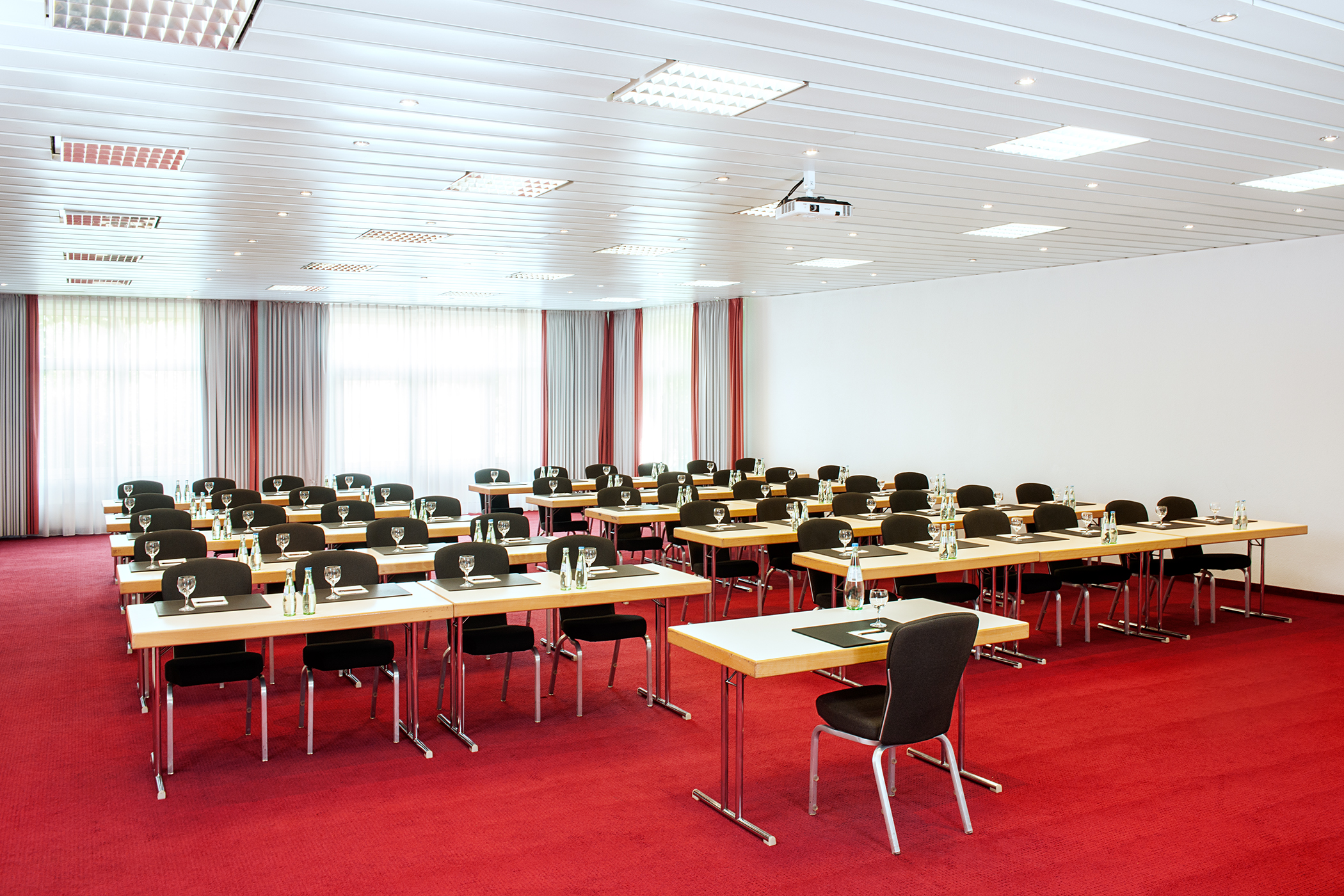 NH München Airport-Meetingraum Lyzeum D in Klassenzimmerbestuhlung