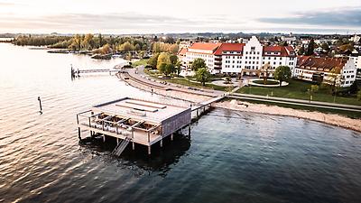 Seminarhotels und Bahnhofsnähe in Vorarlberg – eine entspannte und unkomplizierte An- und Abreise ist ein wesentlicher Aspekt bei der Seminarplanung. Flugzeugpark und Seehotel Am Kaiserstrand in Lochau