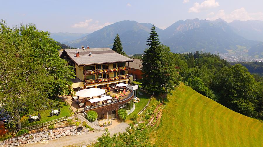 Schulungsmaterial und geschlosseTaleu Landhotel in Vorarlberg