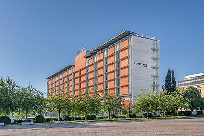 Seminarhotels und Flughafennähe in Oberösterreich – eine entspannte und unkomplizierte An- und Abreise ist ein wesentlicher Aspekt bei der Seminarplanung. Flughafenbahnhof und Courtyard Linz in Linz