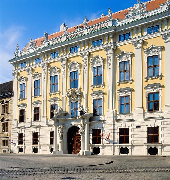 Westbahnhof und Palais Daun-Kinsky in Wien