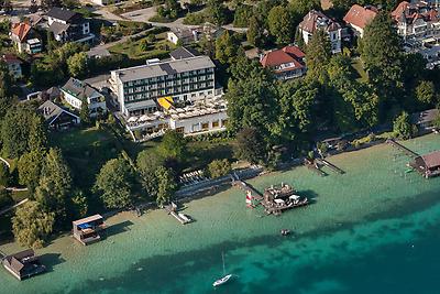 Seminarhotels und Schlossgarten in Oberösterreich – Natur direkt vor der Haustüre! Gartenzugang im Urlaubs- und Seminarhotel in Seewalchen am Attersee