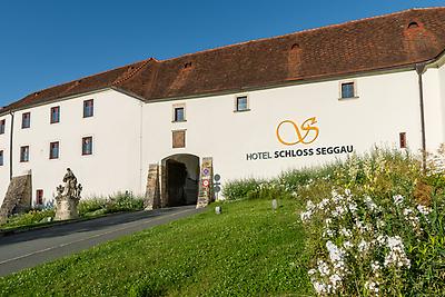 Seminarhotels und Ritterabend in der Steiermark – tauchen Sie ein ins Mittelalter! Burggelände und Hotel SCHLOSS SEGGAU in Seggauberg – eine wahrhaft beeindruckende Reise zurück in der Zeit.
