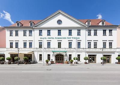 Seminarhotels und Flughafenareal  – eine entspannte und unkomplizierte An- und Abreise ist ein wesentlicher Aspekt bei der Seminarplanung. Flugzeugpiste und Grand Hotel RussischerHof in Weimar