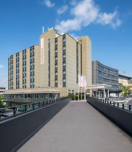 Seminarhotels und Bahnhofsgleis in Nordrhein-Westfalen – eine entspannte und unkomplizierte An- und Abreise ist ein wesentlicher Aspekt bei der Seminarplanung. Zielbahnhof und Flemings Express Hotel Wuppertal in Wuppertal