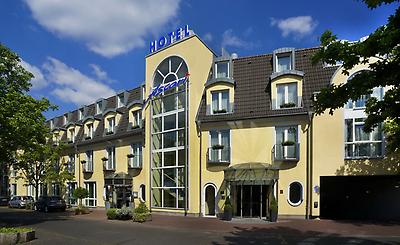 Seminarhotels und Bahnhofshotel in Nordrhein-Westfalen – eine entspannte und unkomplizierte An- und Abreise ist ein wesentlicher Aspekt bei der Seminarplanung. Flughafenschalter und Ascari Parkhotel in Pulheim