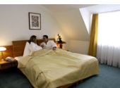 Hochzeitspaar und Hotel Exel in Niederösterreich