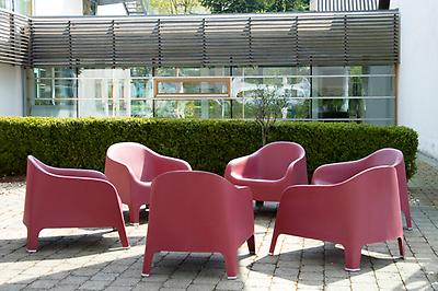 Seminarhotels und Gastgarten in Bayern – Natur direkt vor der Haustüre! Vorgarten im Hotel Kongressissimo in Vilsbiburg