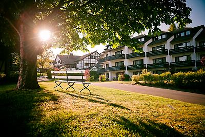 Seminarhotels und Seenland in Rheinland-Pfalz – Liebhaber von Wassererlebnissen lieben diese Region! Sporthotel Grafenwald in Daun ist der perfekte Ort, um nach dem Seminar am Wasser abzuschalten