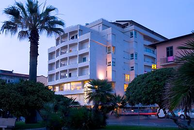Seminarhotels und Sommergarten in Italien – Natur direkt vor der Haustüre! Liebesgarten im SINA Hotel Astor in Viareggio