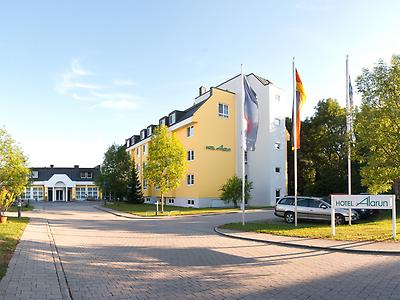 Seminarhotels und Barockgarten in Bayern – Natur direkt vor der Haustüre! Biergarten im CPH Alarun in Unterschleißheim