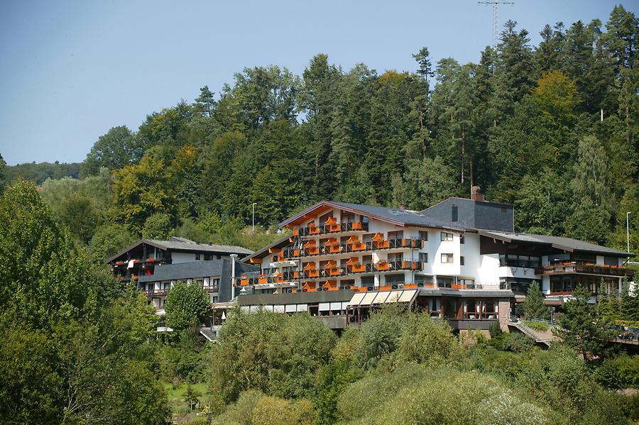 Hochzeitsgäste und Mönch´s Waldhotel in Baden-Württemberg