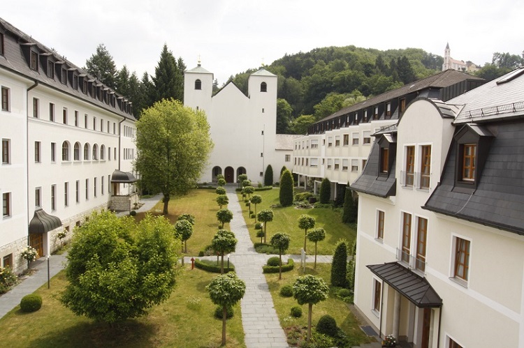 Hochzeitsfotos und Kloster St. Josef in Bayern