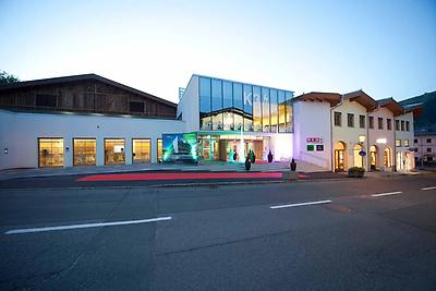 Seminarhotels und Knotenpunktbahnhof in Tirol – eine entspannte und unkomplizierte An- und Abreise ist ein wesentlicher Aspekt bei der Seminarplanung. Busbahnhof und K3 KitzKongress in Kitzbühel