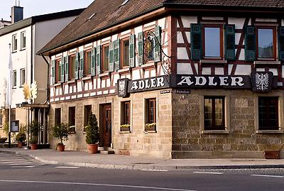 Seminarhotels und Stadtbahnhof in Baden-Württemberg – eine entspannte und unkomplizierte An- und Abreise ist ein wesentlicher Aspekt bei der Seminarplanung. Personenbahnhof und Hotel Adler Asperg in Asperg