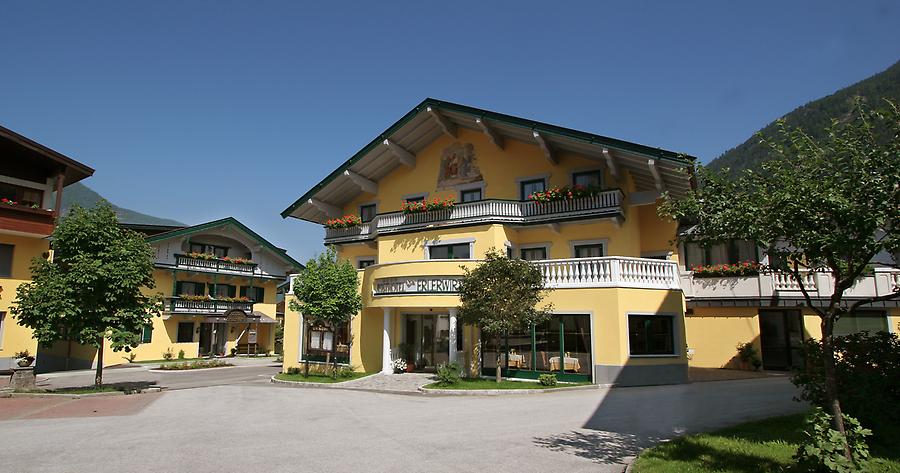 Rosengarten und Posthotel Erlerwirt in Tirol