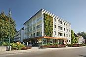 Seminarhotels und Flughafenhalle in Niederösterreich – eine entspannte und unkomplizierte An- und Abreise ist ein wesentlicher Aspekt bei der Seminarplanung. Abfahrtsbahnhof und At the Park Hotel in Baden