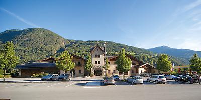 Seminarhotels und Seenähe in Tirol – Liebhaber von Wassererlebnissen lieben diese Region! Trofana Tyrol in Mils bei Imst ist der perfekte Ort, um nach dem Seminar am Wasser abzuschalten