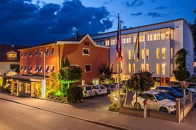 Seminarhotels und Ankunftsbahnhof in Vorarlberg – eine entspannte und unkomplizierte An- und Abreise ist ein wesentlicher Aspekt bei der Seminarplanung. Terminal und Hotel Germania in Bregenz