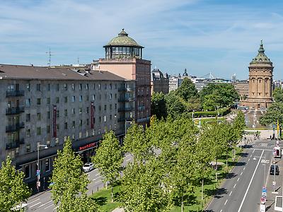 Seminarhotels und ICEKnotenbahnhof in Baden-Württemberg – eine entspannte und unkomplizierte An- und Abreise ist ein wesentlicher Aspekt bei der Seminarplanung. Stadtbahnhof und Leonardo Royal Mannheim in Mannheim