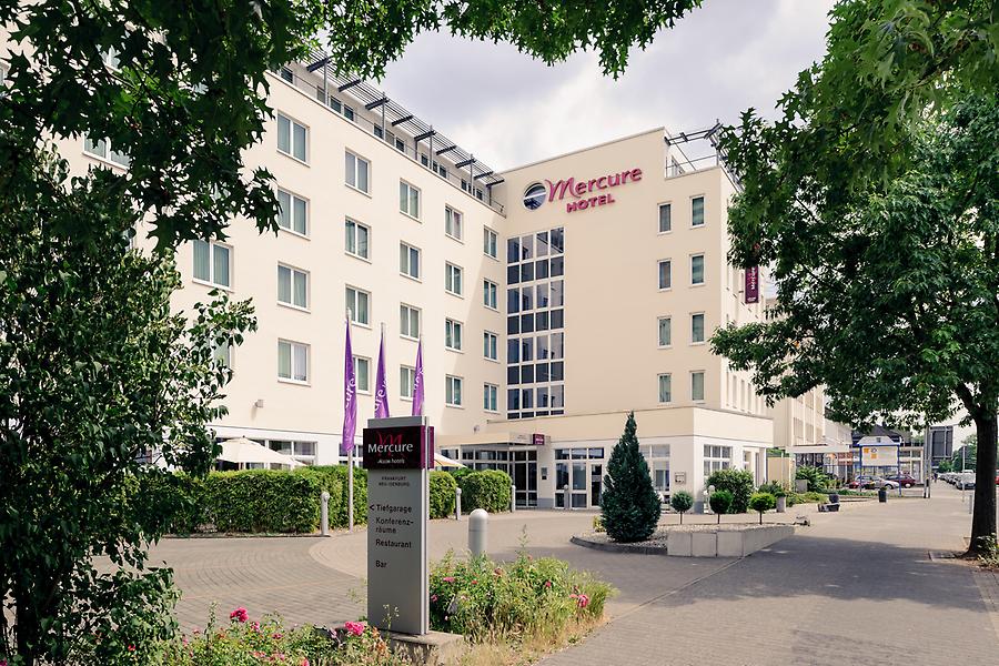 Rosengarten und Mercure Hotel Frankfurt in Hessen