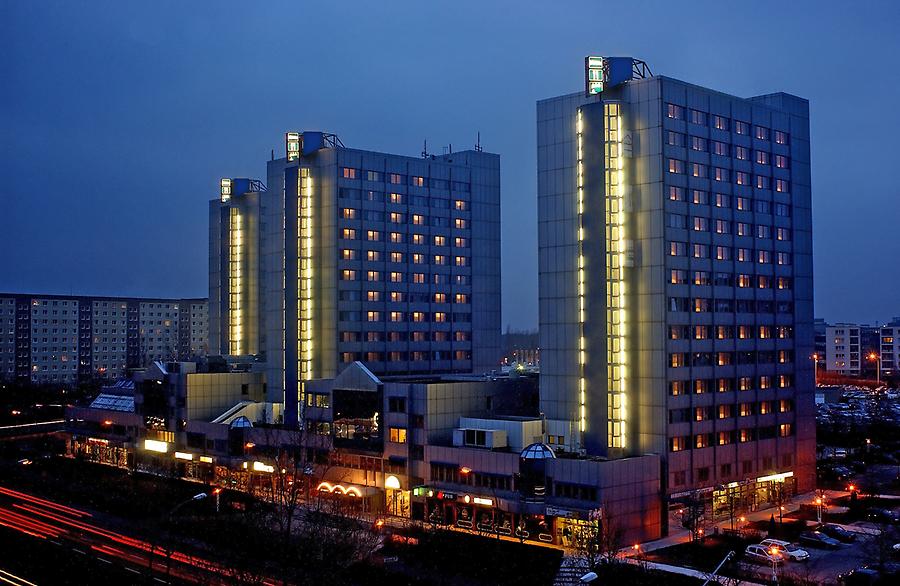 Flughafeninfrastruktur und City Hotel Berlin East in Berlin