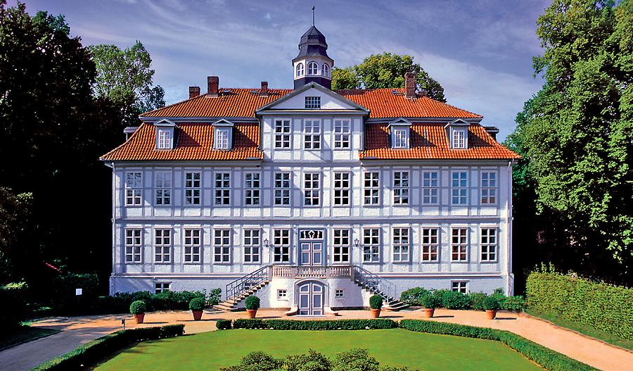 Landgarten und Schloss Lüdersburg in Niedersachsen