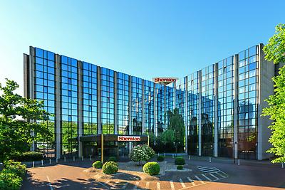 Seminarhotels und Alpengarten in Nordrhein-Westfalen – Natur direkt vor der Haustüre! Sommergarten im Sheraton Essen Hotel in Essen