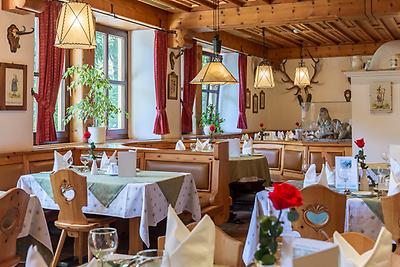 Seminarhotels und Weihnachtskeks in Salzburg – hier sind zauberhafte Weihnachten garantiert! Weihnachtsbaumschmuck im Alpenland St. Johann in Sankt Johann im Pongau