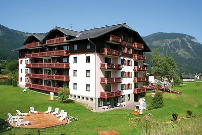 Seminarhotels und Gastgarten in Oberösterreich – Natur direkt vor der Haustüre! Schanigarten im Vitalhotel Gosau in Gosau