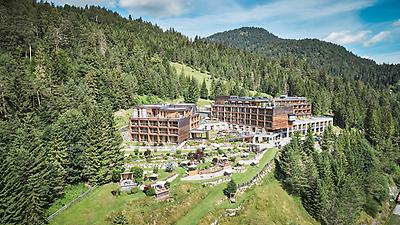 Seminarhotels und Kurgarten in Tirol – Natur direkt vor der Haustüre! Hotelgarten im DAS KRONTHALER in Achenkirch