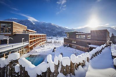 Seminarhotels und Thermenoase in Tirol – Liebhaber von Wassererlebnissen lieben diese Region! DAS KRONTHALER in Achenkirch ist der perfekte Ort, um nach dem Seminar am Wasser abzuschalten
