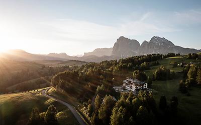Seminarhotels und Berghotel in Italien – Österreichs Bergwelt von ihrer schönsten Seite. Bergpanorama und Hotel Steger Dellai in Seiser Alm – ein Naturspektakel für alle Sinne!
