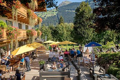 Seminarhotels und Thermalwasser in Tirol – Liebhaber von Wassererlebnissen lieben diese Region! Hotel Rasmushof in Kitzbühel ist der perfekte Ort, um nach dem Seminar am Wasser abzuschalten