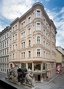 Seminarhotels und Bahnhofshalle in Wien – eine entspannte und unkomplizierte An- und Abreise ist ein wesentlicher Aspekt bei der Seminarplanung. Flughafenumfeld und Hotel Beethoven Wien in Wien