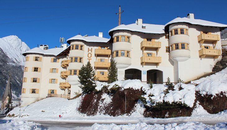 Rosengarten und Hotel Goldried in Tirol