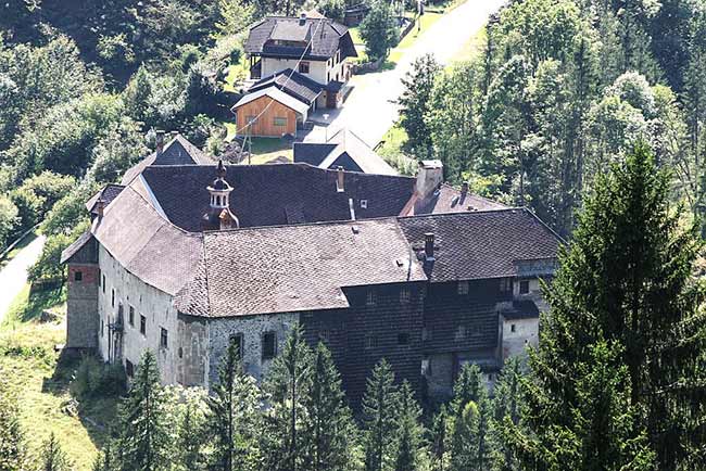 Schulungsbedarf und Schloss Grades in Kärnten