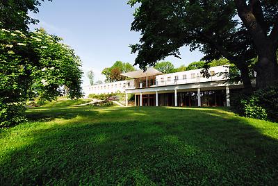 Seminarhotels und Grasgarten in Niederösterreich – Natur direkt vor der Haustüre! Biergarten im Schlosspark Mauerbach in Mauerbach