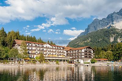 Seminarhotels und Bergsee in Bayern – Liebhaber von Wassererlebnissen lieben diese Region! Eibsee-Hotel in Grainau ist der perfekte Ort, um nach dem Seminar am Wasser abzuschalten