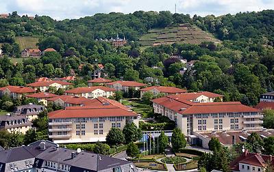 Seminarhotels und Baumgarten in Sachsen – Natur direkt vor der Haustüre! Gartenzugang im Radisson Blu Dresden  in Radebeul