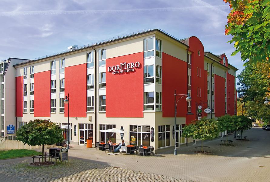 Flughafengelände und DORMERO Hotel Plauen in Sachsen