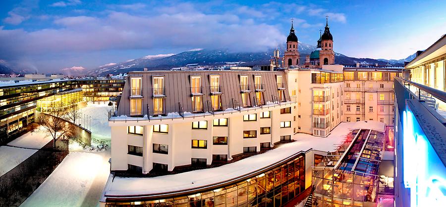 Flughafeneinrichtung und Hotel Grauer Bär in Tirol