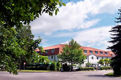 Seminarhotels und Grenzbahnhof in Brandenburg – eine entspannte und unkomplizierte An- und Abreise ist ein wesentlicher Aspekt bei der Seminarplanung. Bahnhofsnähe und Wyndham Potsdam Hotel in Potsdam