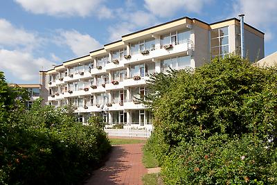 Seminarhotels und Seeterrasse in Schleswig-Holstein – Liebhaber von Wassererlebnissen lieben diese Region! Strandhotel Weissenhäuser in Weissenhäuser Strand ist der perfekte Ort, um nach dem Seminar am Wasser abzuschalten