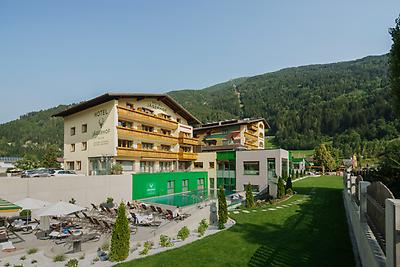 Seminarhotels und Bergstube in Tirol – Österreichs Bergwelt von ihrer schönsten Seite. Alpentherme und Hotel Jägerhof in Zams – ein Naturspektakel für alle Sinne!