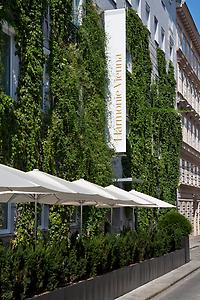 Seminarhotels und Bahnhof in Wien – eine entspannte und unkomplizierte An- und Abreise ist ein wesentlicher Aspekt bei der Seminarplanung. Flughafeneinrichtung und The Harmonie Vienna in Wien
