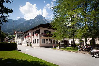 Seminarhotels und Bahnhofsvorplatz in Salzburg – eine entspannte und unkomplizierte An- und Abreise ist ein wesentlicher Aspekt bei der Seminarplanung. Flughafennähe und Gasthaus zum Eisenwerk in Tenneck