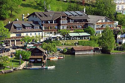 Seminarhotels und Seeluft in Oberösterreich – Liebhaber von Wassererlebnissen lieben diese Region! Landhotel Grünberg in Gmunden ist der perfekte Ort, um nach dem Seminar am Wasser abzuschalten